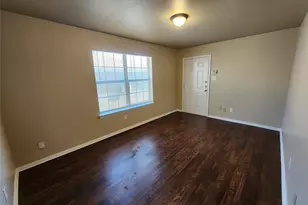 939 Baker St, Fort Worth, TX 76104 - Photo 3