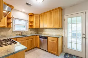 6165 Ravendale Ln, Dallas, TX 75214 - Photo 13