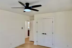 9920 Greenfield Dr, Dallas, TX 75238 - Photo 17