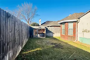 6718 Hillgreen Dr, Arlington, TX 76002 - Photo 17