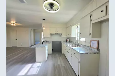 406 E Brazos Street, Groesbeck, TX 76642 - Photo 3