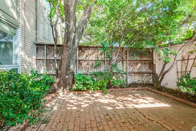 7526 W Northwest Highway #2, Dallas, TX 75225 - Photo 17