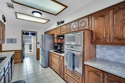 609 Shallow Creek Drive, Oak Leaf, TX 75154 - Photo 11