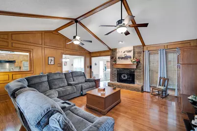 609 Shallow Creek Drive, Oak Leaf, TX 75154 - Photo 7