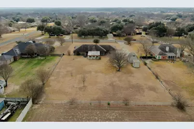 609 Shallow Creek Drive, Oak Leaf, TX 75154 - Photo 37