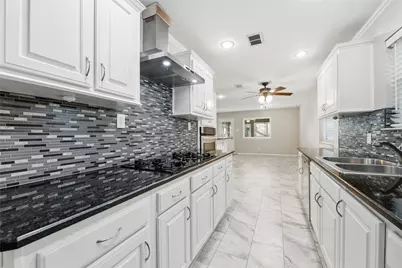 3920 Sanguinet Street, Fort Worth, TX 76107 - Photo 15