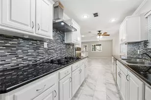 3920 Sanguinet St, Fort Worth, TX 76107 - Photo 15