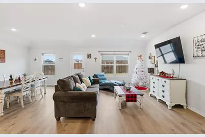 556 Hickory Ridge Drive, Van Alstyne, TX 75495 - Photo 5