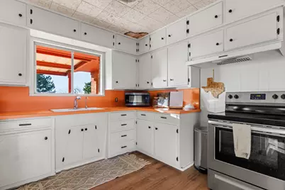 910 S Harrison Street, West, TX 76691 - Photo 15