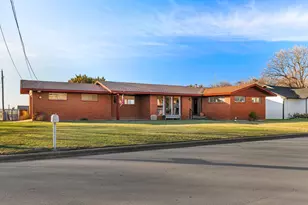 910 S Harrison St, West, TX 76691 - Photo 3