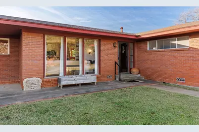 910 S Harrison Street, West, TX 76691 - Photo 5