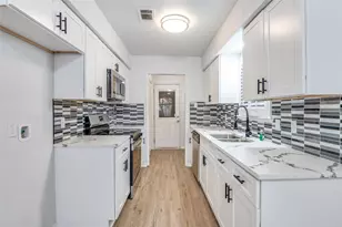 2730 Moonriver Ln, Farmers Branch, TX 75234 - Photo 9