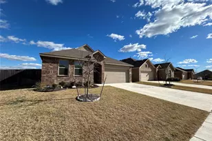 208 Post Oak St, Azle, TX 76020 - Photo 3