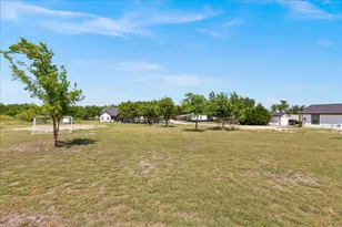 710 Valek Rd, Ennis, TX 75119 - Photo 37