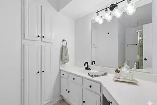 625 Fiesta Cir, Irving, TX 75063 - Photo 17