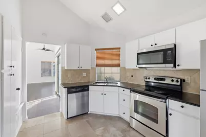 625 Fiesta Circle, Irving, TX 75063 - Photo 11