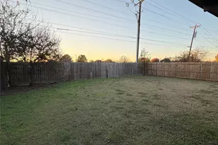 830 W Colony Dr, Arlington, TX 76001 - Photo 13