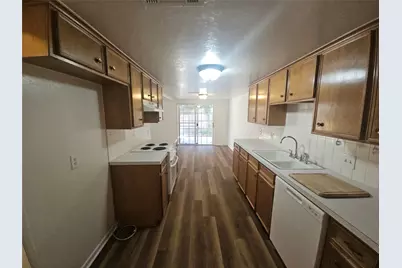 2109 Fleur De Lis Court, Arlington, TX 76012 - Photo 11