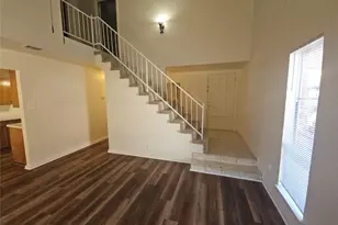 2109 Fleur De Lis Ct, Arlington, TX 76012 - Photo 7