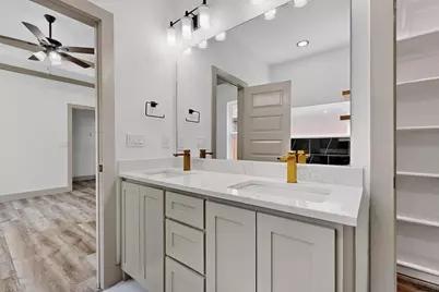 806 S Sherman Street, Ennis, TX 75119 - Photo 13