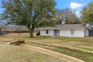 102 Bowie Cove, Gainesville, TX 76240 - Photo 29