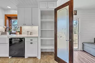 209 McCurdy St, Crowley, TX 76036 - Photo 11