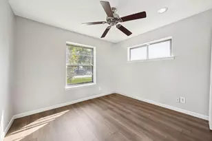 2801 Clearbrook Dr, Irving, TX 75062 - Photo 15