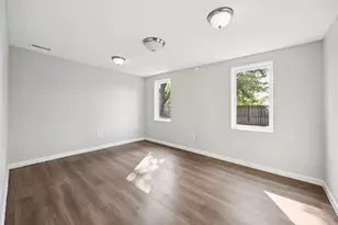 2801 Clearbrook Dr, Irving, TX 75062 - Photo 13