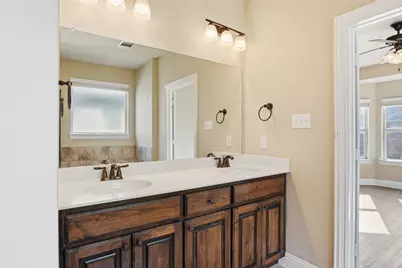 10613 Troutt Drive, McKinney, TX 75072 - Photo 15