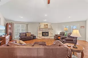 3135 Woodglen Dr, Commerce, TX 75428 - Photo 3