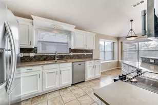 730 W Lonesome Dove Trail, Arlington, TX 76001 - Photo 11