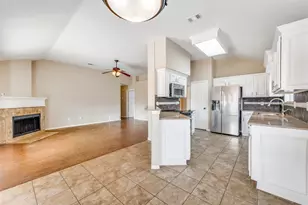 730 W Lonesome Dove Trail, Arlington, TX 76001 - Photo 9