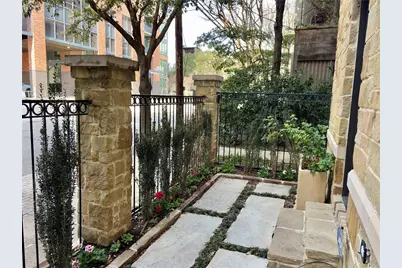 2811 Hood Street #B, Dallas, TX 75219 - Photo 11