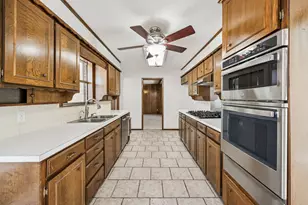 432 Hillview Dr, Hurst, TX 76054 - Photo 9