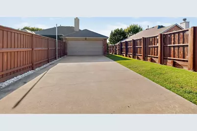 805 Kathryn Drive, Lewisville, TX 75067 - Photo 15