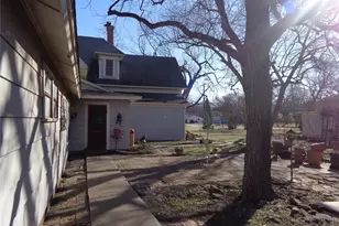 506 S 3rd St, Grandview, TX 76050 - Photo 29