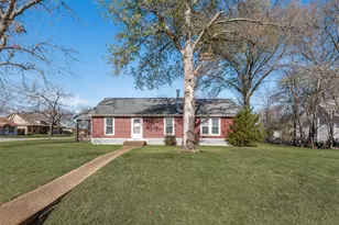 106 W 2nd N St, Kaufman, TX 75142 - Photo 1