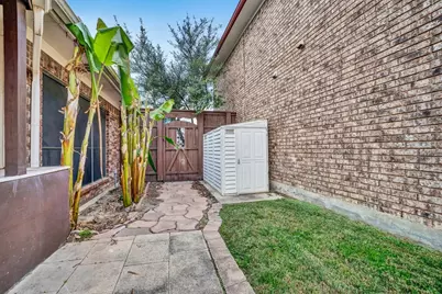 1606 Kingspoint Drive, Carrollton, TX 75007 - Photo 37