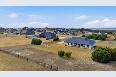 204 Martin Drive, Granbury, TX 76049 - Photo 37