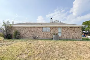 1602 Autumn Breeze Ln, Lewisville, TX 75077 - Photo 7