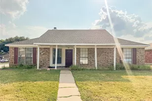 1602 Autumn Breeze Ln, Lewisville, TX 75077 - Photo 1