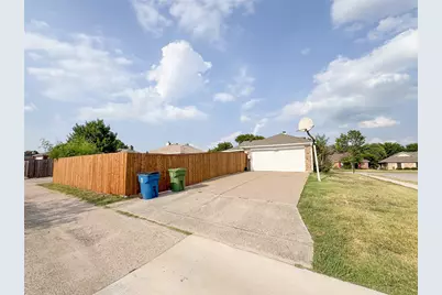1602 Autumn Breeze Lane, Lewisville, TX 75077 - Photo 9