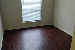 5704 Congressional Dr, Arlington, TX 76018 - Photo 13