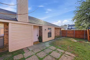 2306 Carol Good Ln, Carrollton, TX 75006 - Photo 7