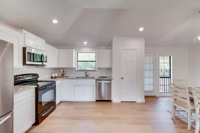 917 Shannon Creek Drive, Mansfield, TX 76063 - Photo 3