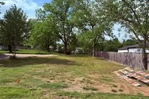 721 E Bullock St, Denison, TX 75021 - Photo 1