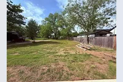 721 E Bullock Street, Denison, TX 75021 - Photo 3