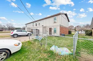 449 Thomas St, Burleson, TX 76028 - Photo 9