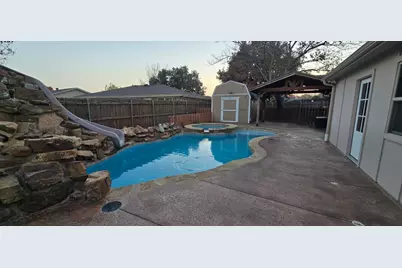 509 Royal Valley Road, Grand Prairie, TX 75052 - Photo 5