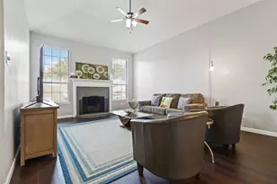 425 Kelley Ct, Fort Worth, TX 76120 - Photo 3